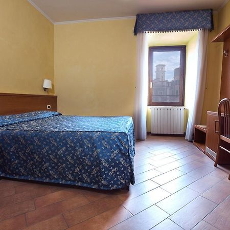 Albergo Dei Leoni Монтеротондо Экстерьер фото